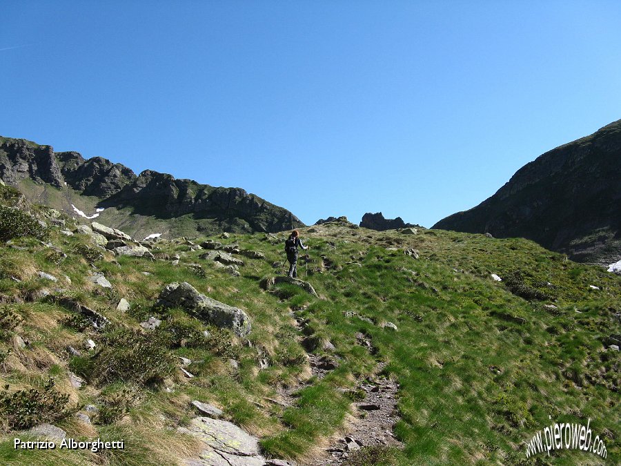 11-Tracce di sentiero verso il lago più alto.JPG